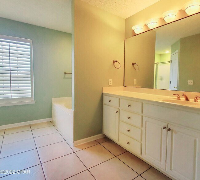 Building Photo - 431 Hidden Island Dr