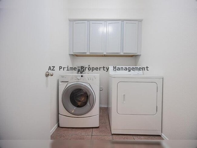 Building Photo - 601 S Silverbrush Dr