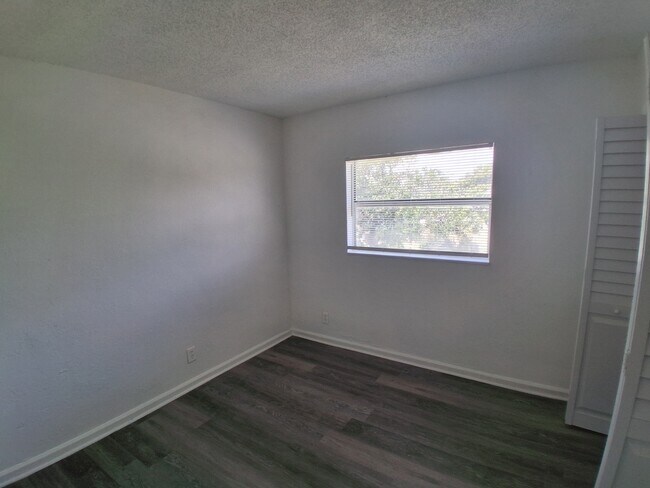 Building Photo - 401 SW 13th Pl