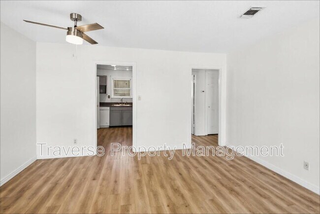 Building Photo - 5025 Catalpa St