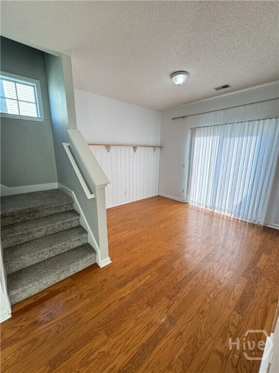 Building Photo - 4 Greatwood Wy