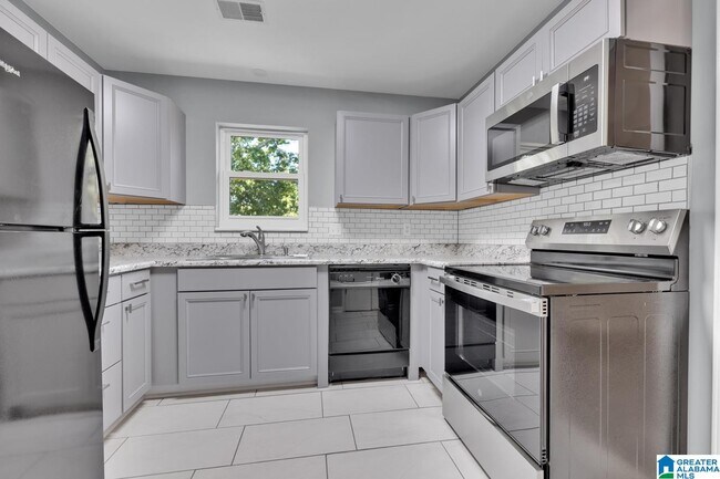 Building Photo - 2060 Montreat Dr