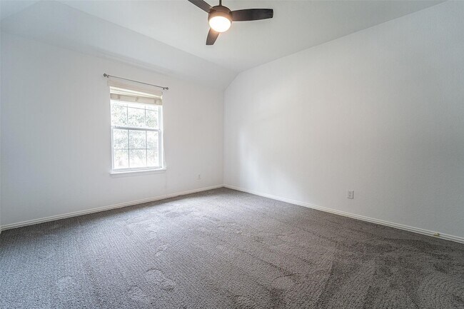 Building Photo - 2741 Sunlight Dr