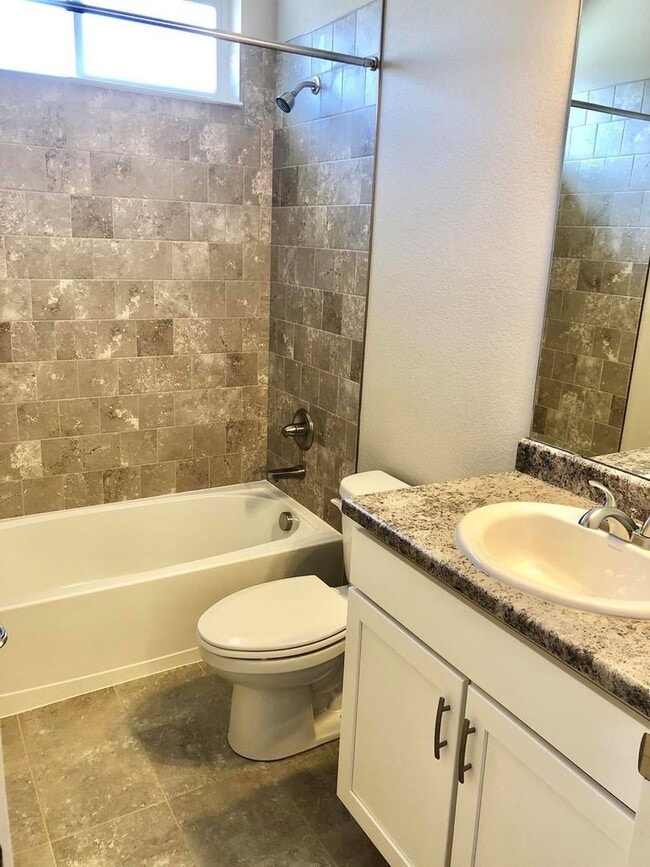 Building Photo - Gorgeous Ranch-Style House in Berthoud!