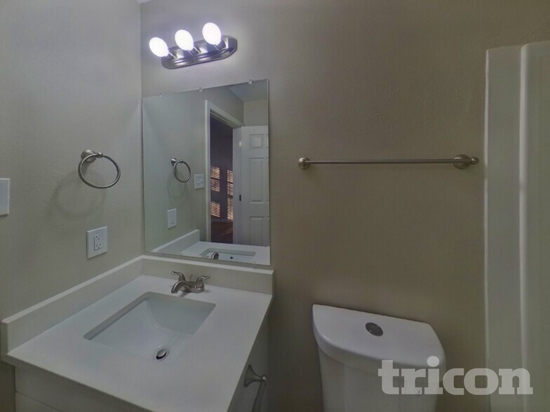 Building Photo - 1104 New Day Ct