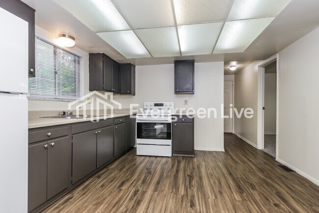 Building Photo - 6291 Leawood Dr