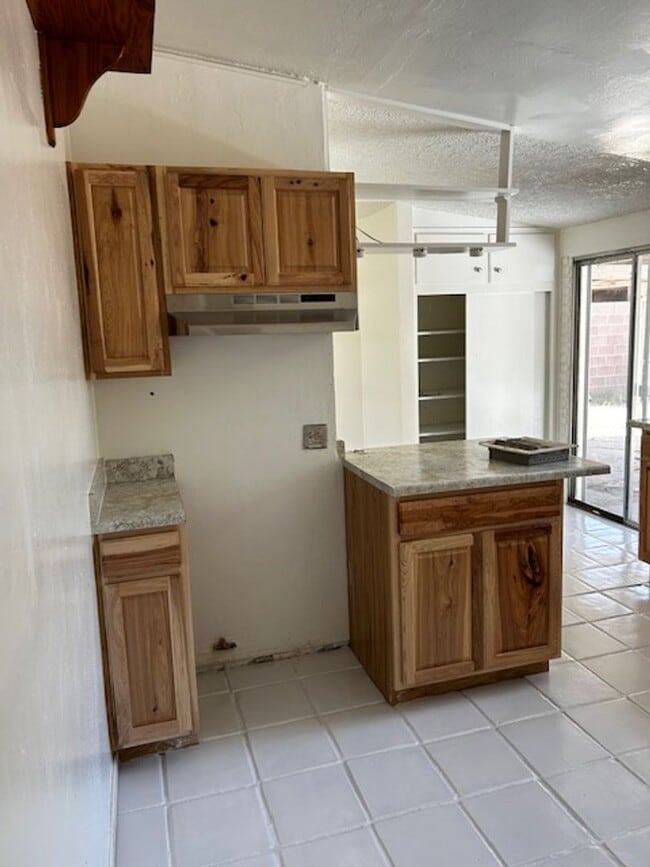 Building Photo - 2 Bedroom Single Family -Central Tucson