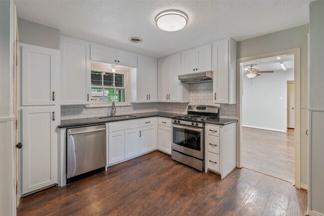 Building Photo - 1113 Felder