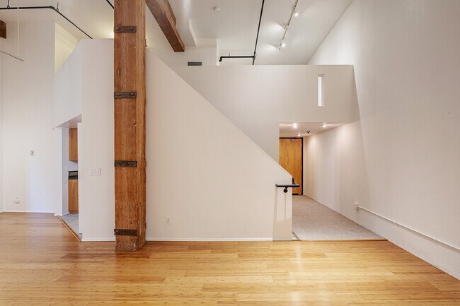 Building Photo - 461 2nd St