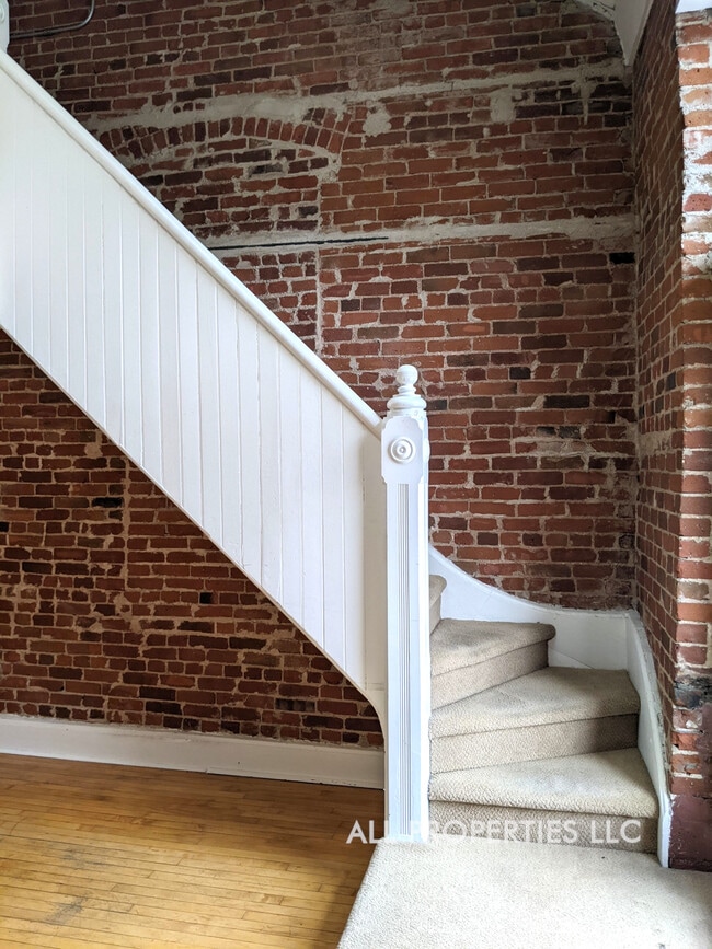 Building Photo - 3233 Osage St