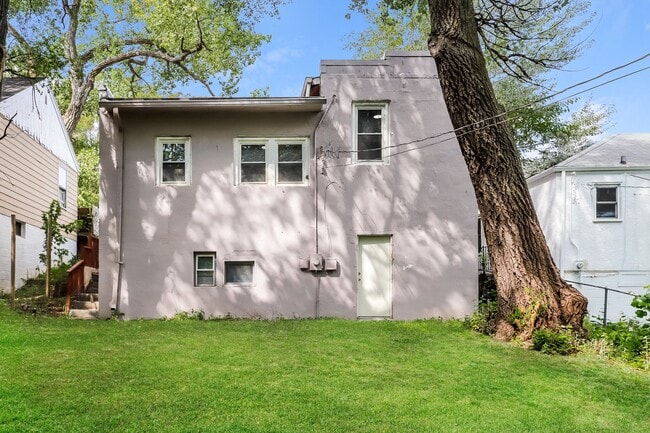 Building Photo - 3943 N 40th St
