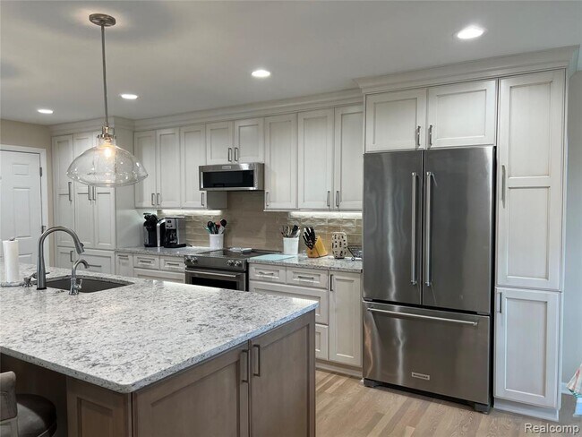 Building Photo - 5250 Bronco Dr