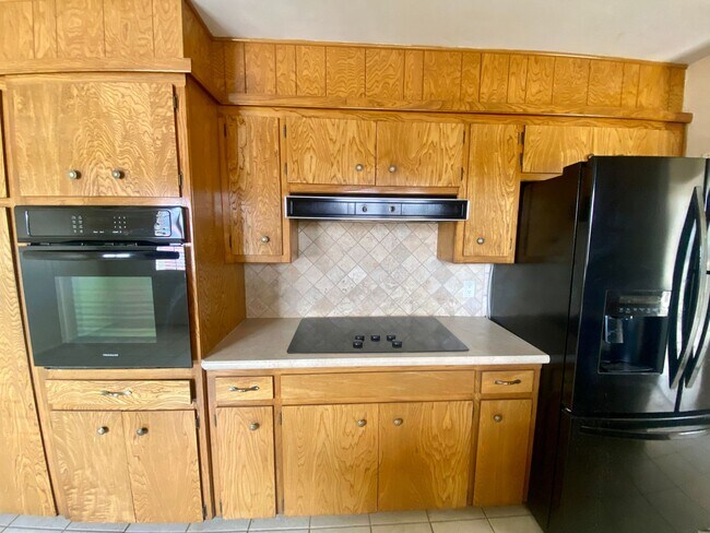 Building Photo - PRE-LEASING JULY.