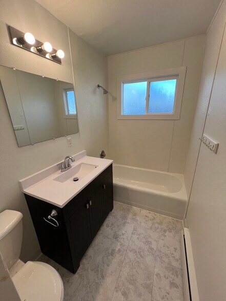 Building Photo - 143 E South St