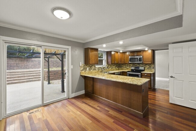 Building Photo - 5647 Old Farm Cir E