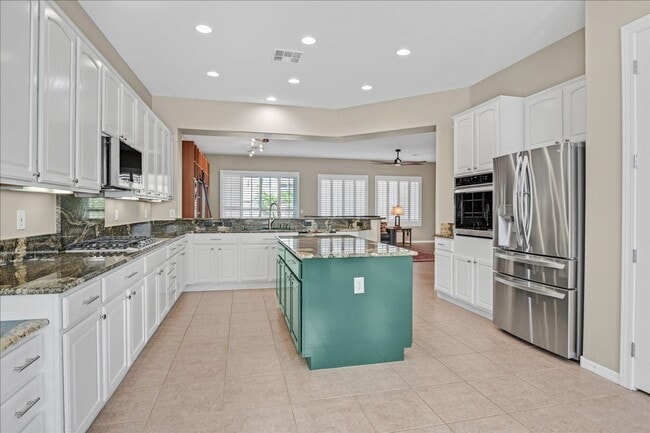 Building Photo - Rental Home with Large Pool