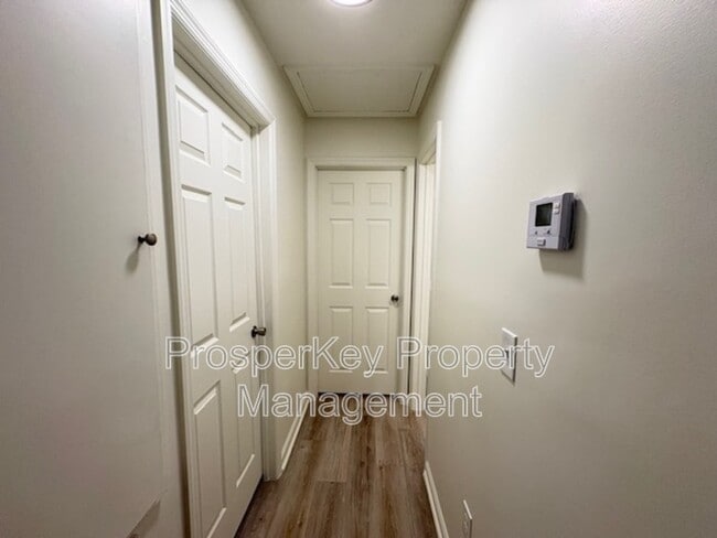 Building Photo - 106 Bonanza Dr