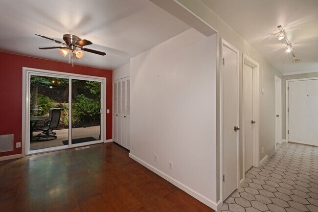 Building Photo - Updated 2 Bedroom/1 Bath 1,350 SF Home in Quiet & Secluded Neighborhood