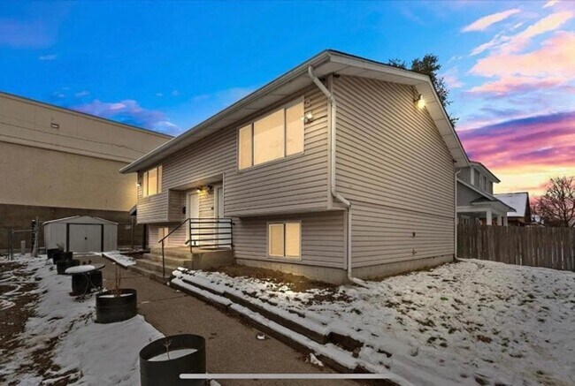 Primary Photo - York Duplex
