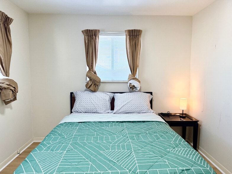 Building Photo - 613 Williams Terrace