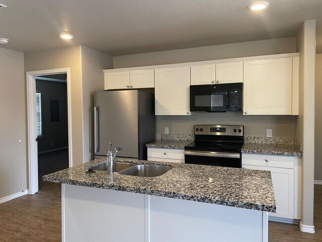 Building Photo - PRE LEASING NOW - AVAILABLE 8/11
