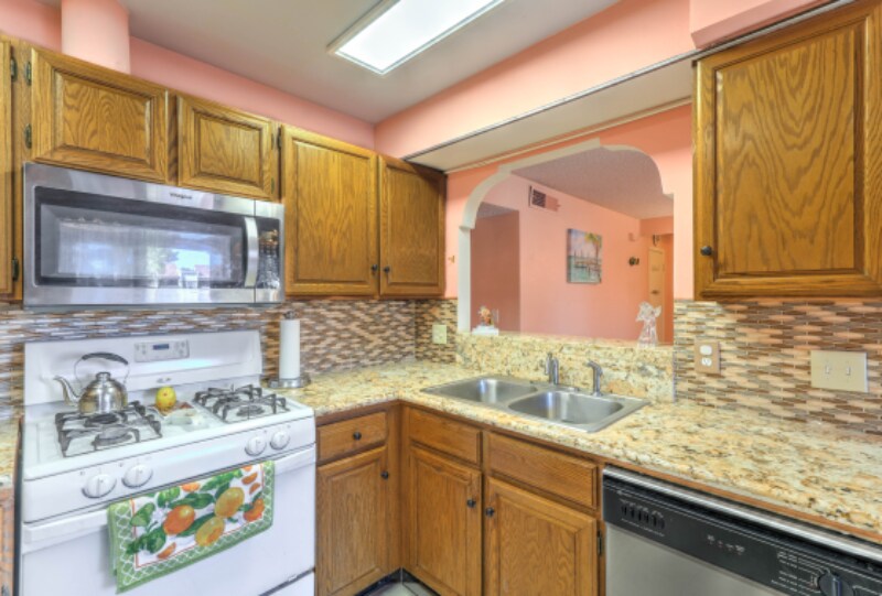 Building Photo - 1751 E Reno Ave