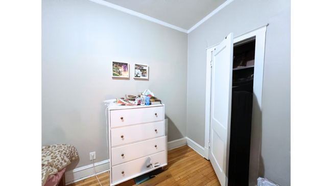 Building Photo - Amazing North Center 3 Bed / 1 Bath Unit Ready 4/2026! Hardwood Floors Throughout!