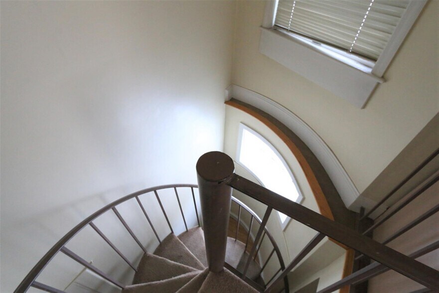 Building Photo - 12 Mount Auburn St