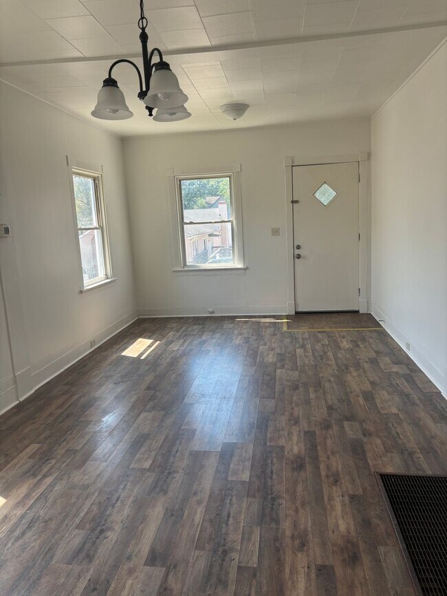 Building Photo - Three bedroom house - Hopewell, VA