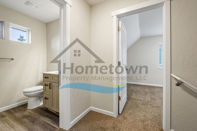 Building Photo - 2 Bedroom 2 Bath Home with Attached Garage Available in Coeur d'Alene!