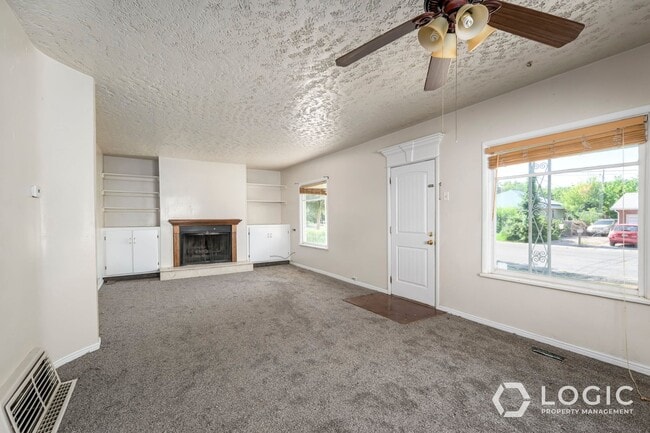 Building Photo - Great 2 Bedroom House on Dead End Street!