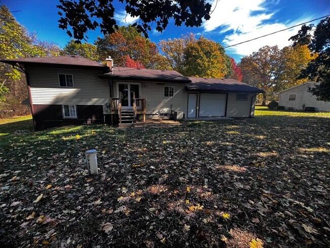 Building Photo - 2615 Metamora Rd