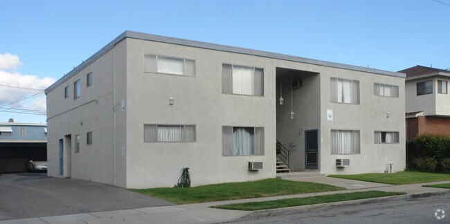 Primary Photo - 317 E Navilla Pl