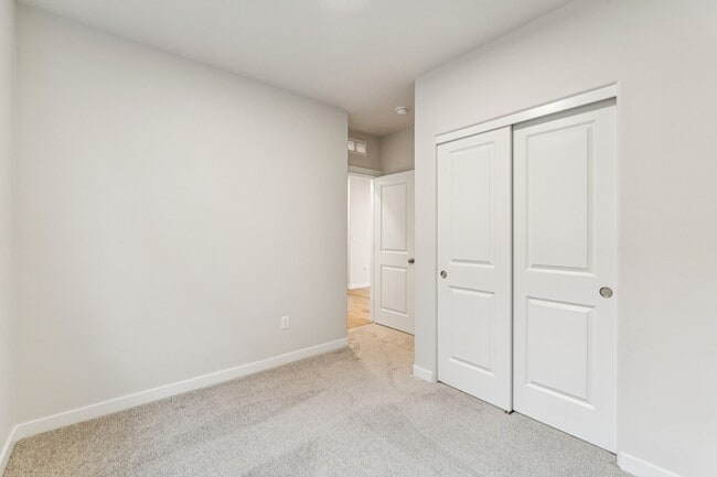 Building Photo - 2046 E Cave Falls St