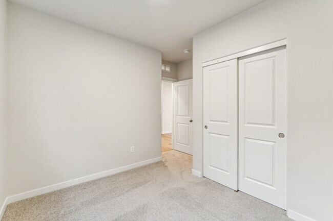 Building Photo - 2264 E Misty Fls St