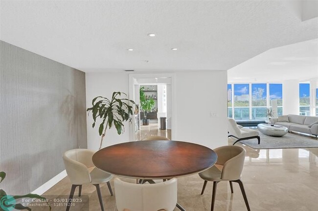 Building Photo - 715 Bayshore Dr