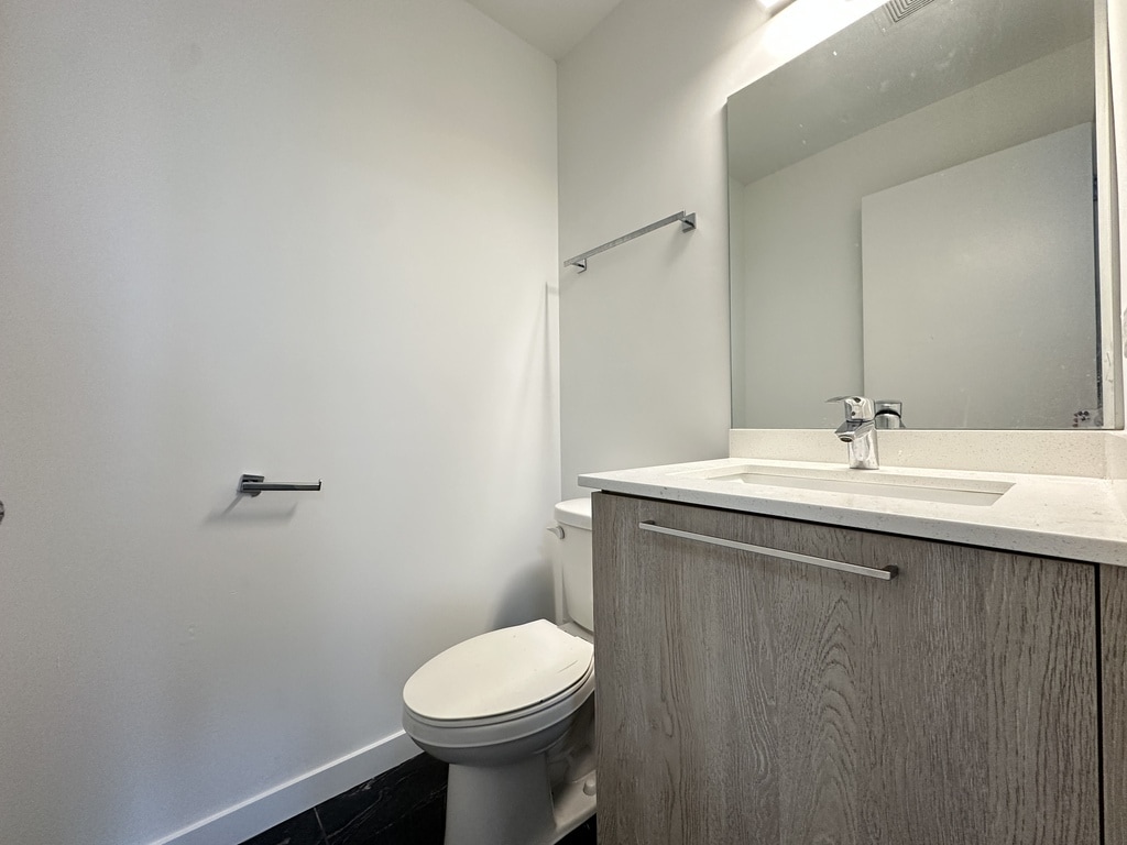 Building Photo - 7621 N Sheridan Rd