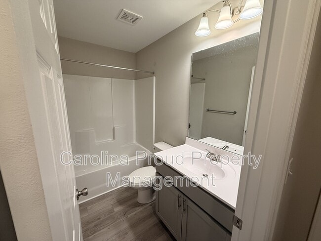 Building Photo - 337 S Pointe Dr