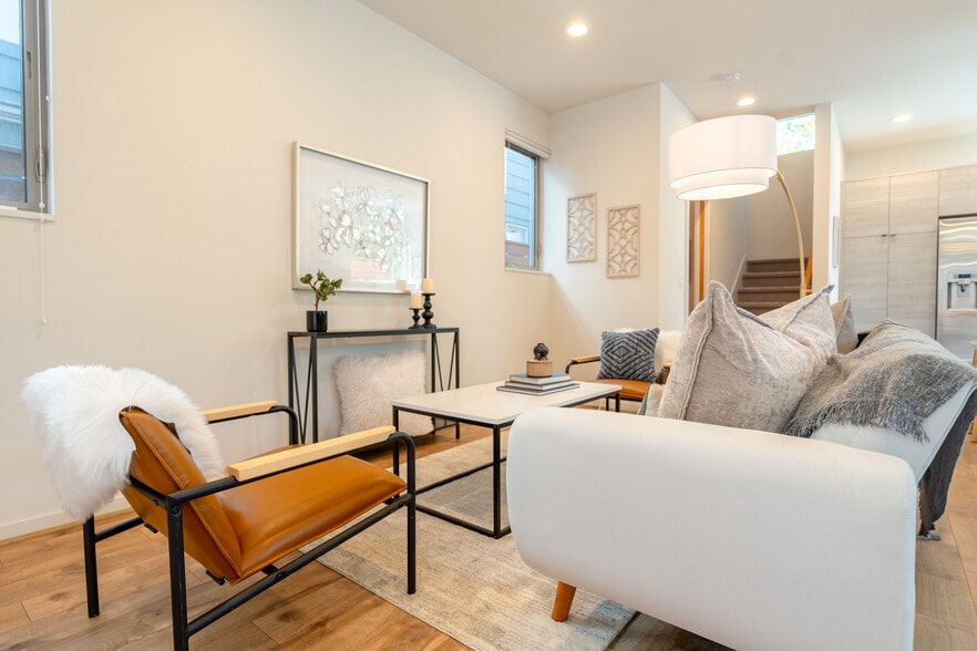 Building Photo - 424 26th Ave S