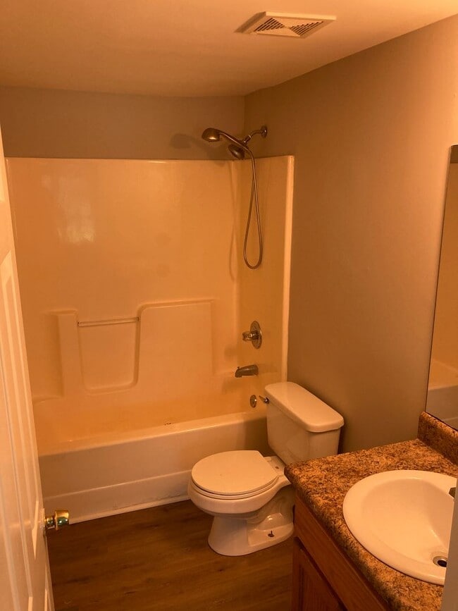 Building Photo - 2/1 House in Carrollton- $1,195