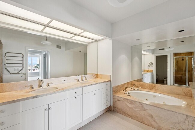 Building Photo - 1150 Sacramento St