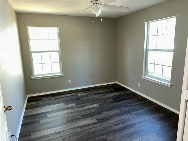 Building Photo - 1042 Dorn