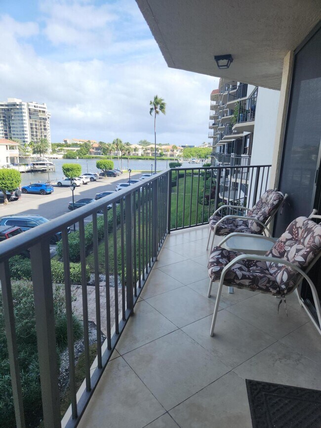 Building Photo - 899 Jeffery St