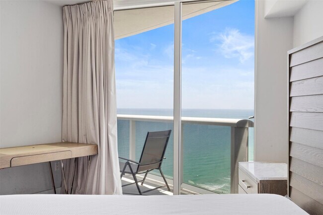 Building Photo - 18911 Collins Ave