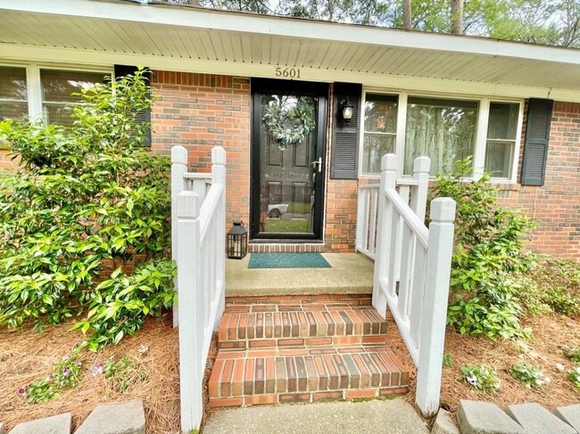 Building Photo - Ready 07-13-26! 4/2 Ranch Home On Corner Lot! Pet-Friendly & All Appliances Convey!