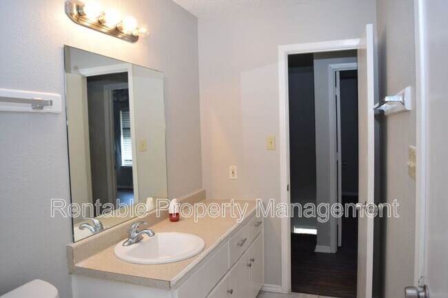 Building Photo - 3724 Cibolo Dr