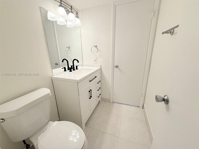 Building Photo - 1400 St Charles Pl