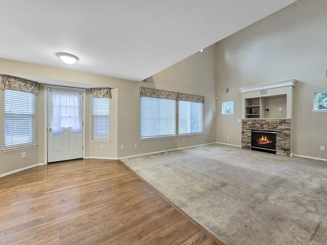 Building Photo - 2-Story modern home in Silver Firs. Large outdoor space!!!