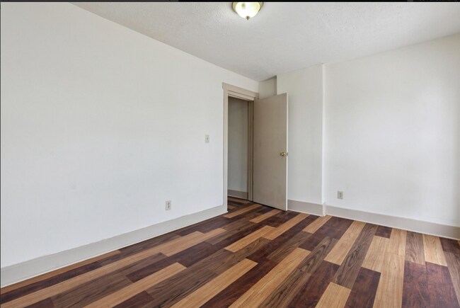Building Photo - 283-285 Linden Ave