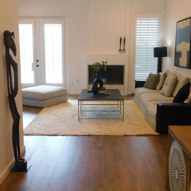 Building Photo - 14 Mission Palms Dr W